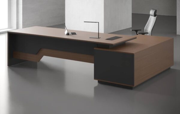 Lynx CEO Executive Desk