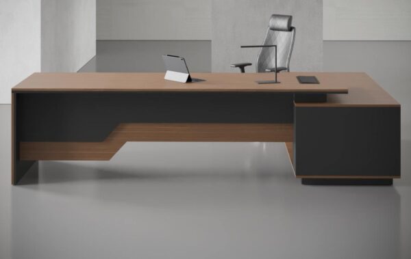 Lynx CEO Executive Desk